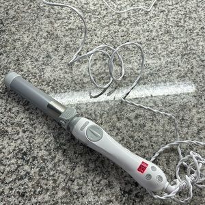 Beachwaver S1.25 Dual Voltage Ceramic Rotating Curling Iron
